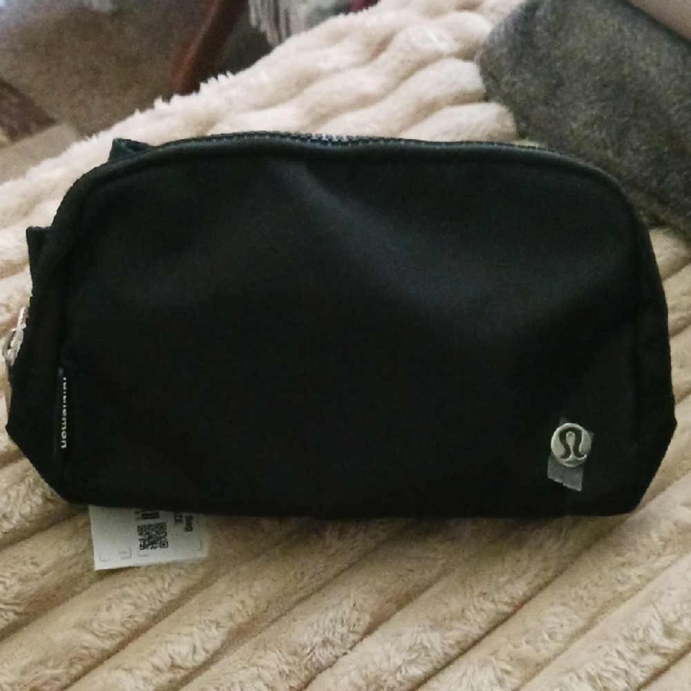 lululemon  Black Belt Bag Sleek Design